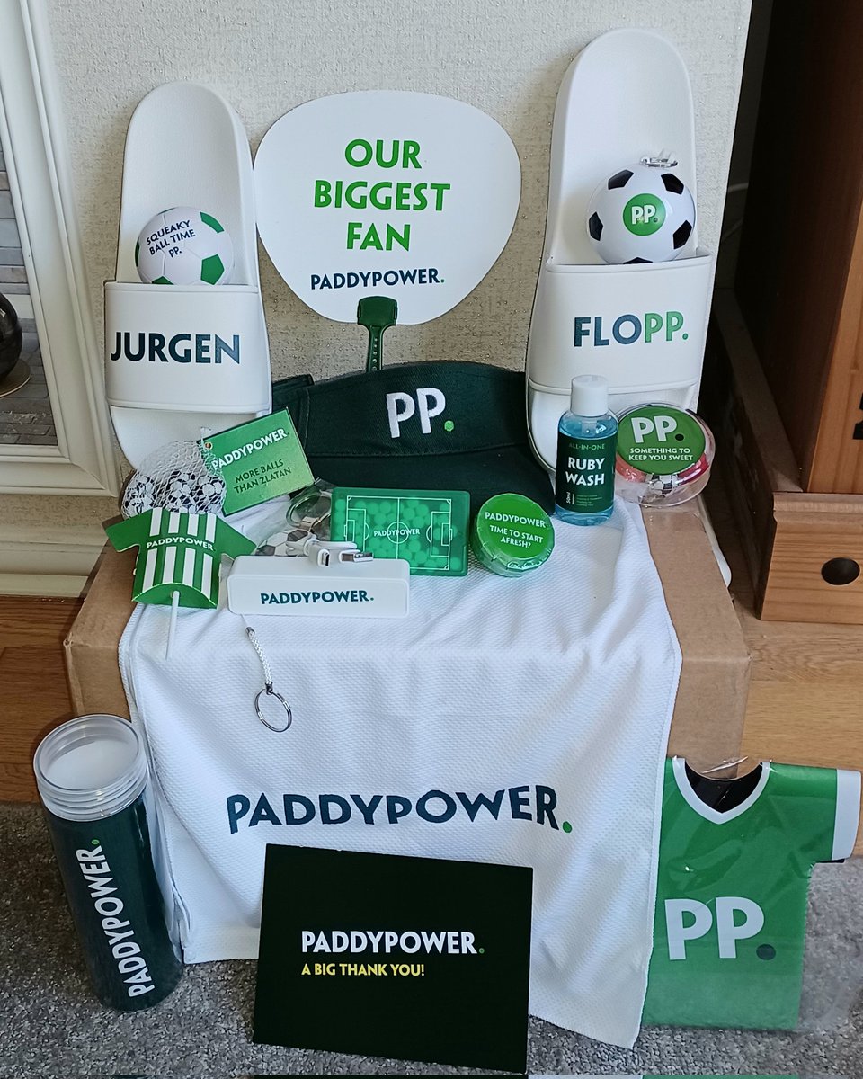 littlelegsmarti's tweet photo. @paddypower Thank you very much for my goody box received this morning. 1st class service from your online team, sorting a problem out recently. https://t.co/g1mZiwRks2