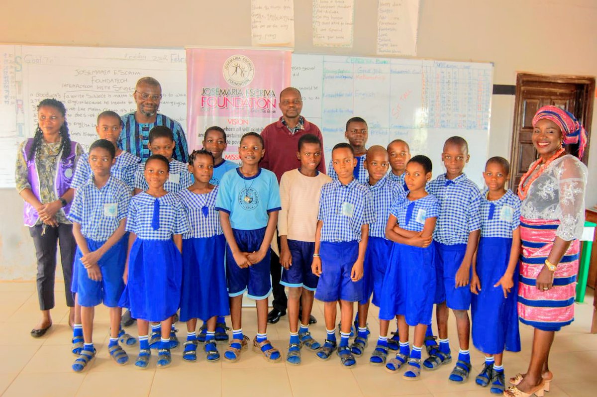 #JosemariaEscrivafoundation in collaboration with TY Danjuma foundation with students of Akhor Primary School, Irrua, Edo State, Nigeria to evaluate the satisfaction of students with the teaching methods and performance of teachers in the school.