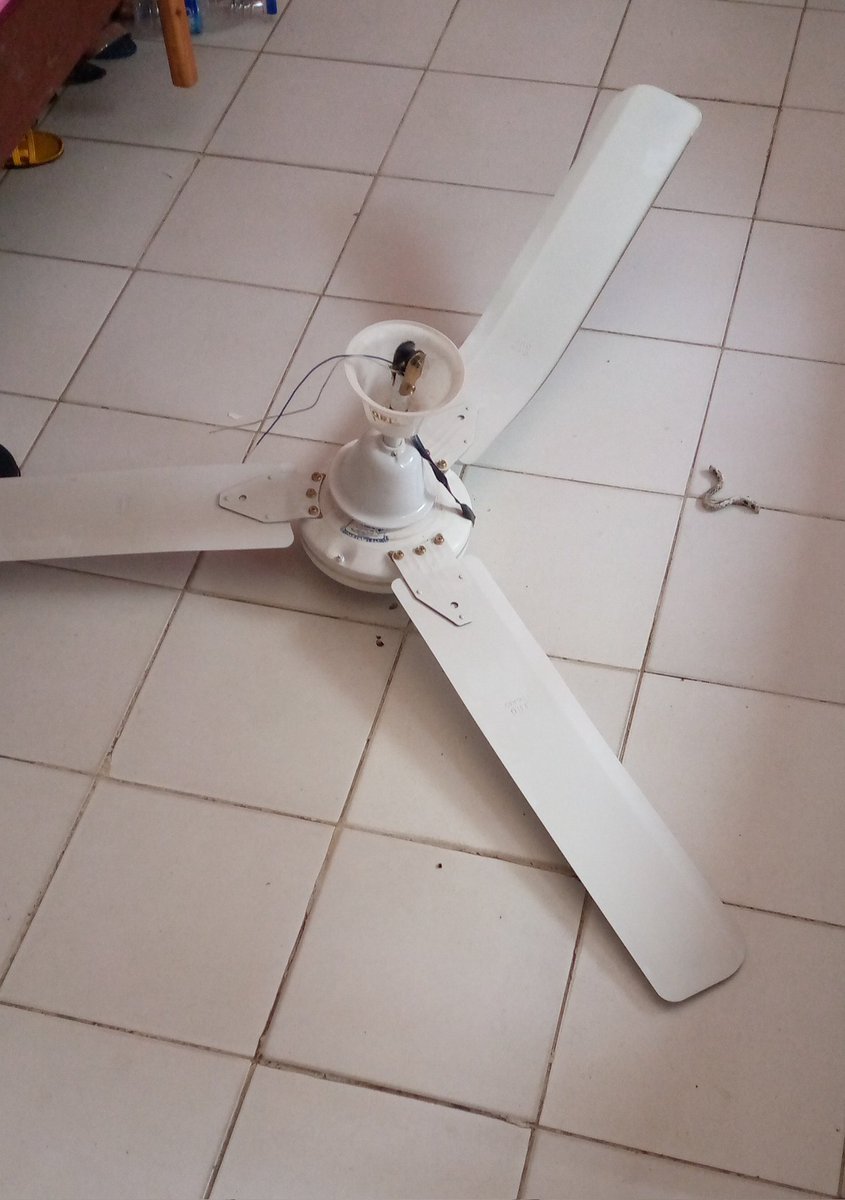iamlewakulture's tweet photo. Thank God, I'm alive......... If not, this
fan would have chopped my head off, but unfortunately it fell off when i stepped out of the room........................... https://t.co/KOiQFNxODk