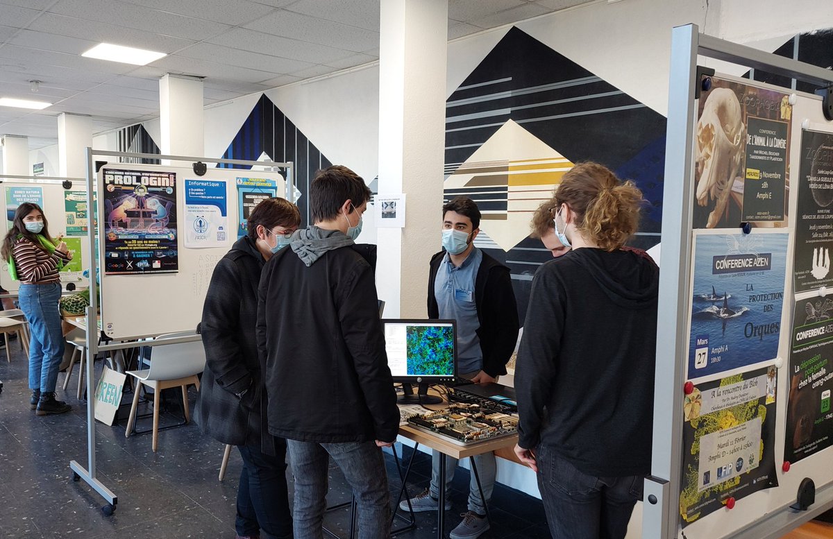 NantesUniv's tweet photo. #JPO Bienvenue aux lycéens, parents et étudiants présents à nos portes ouvertes ! 👋 Nous sommes ravis de vous accueillir sur les campus. https://t.co/IMfMyhenWg