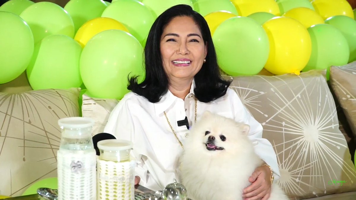 _changLOLA's tweet photo. Watch nyo na po ang Birthday episode ng vlog ni Mama @officialmaryaph , and congrats po mama you've finally got your silver play button!!🎉 Subscribe na para sa gold play button, salamashteh!!!💚

👉https://t.co/FTnAjyhnXJ
@_changBELA https://t.co/9C7qPp3gBA