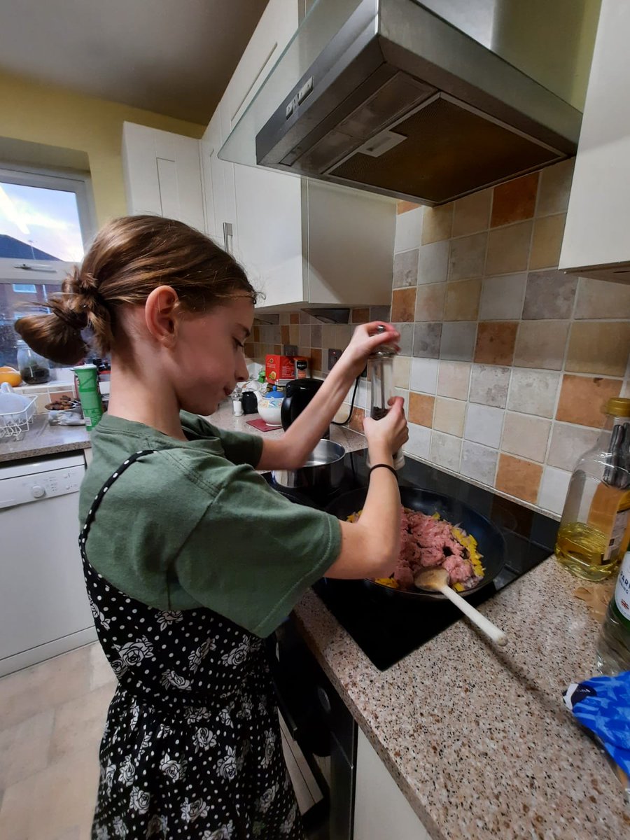 Sambikester's tweet photo. @WoldTransition @sbps_class6 Woldgate's values challenge - Amy looking to meet them...cooking a meal, making a birthday breakfast and bringing the bins in!😊 https://t.co/EuhPlPRQeD