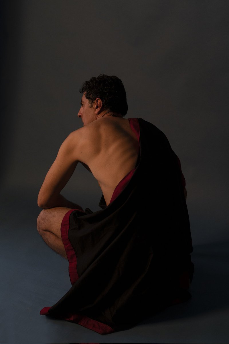 StefanoLuci2's tweet photo. Che gloria c'è nel togliere una vita? Moriamo così facilmente.
Lascia che ciò che si racconti di lui sia qualcosa di più.

#photography Claudia Gori

#lacanzonediachille #SongOfAchilles #Patroclo #guerra
 #guerraucraina #StopTheWar #teatro https://t.co/6FIE1QCLlT