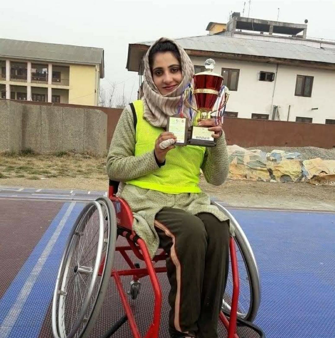 izeeshandar's tweet photo. #inshabashir hailing frm budgam irst women wheelchair player from Kshmr who represented India in America.
She is the perfect example fr our youth to follow & take inspiration frm.
Despite of struggle she didn't give up instead left footprints to follow.
#Inspiration
#KashmirGirls https://t.co/8KxGWWfmZ8