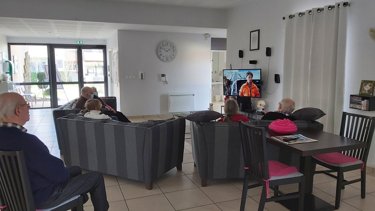Comme à notre habitude. Vendredi après midi c est film au club house en attendant les beaux jours. <a href="/SenPringy/">Senioriales Pringy</a> on aime se retrouver dans notre club house. Un endroit chaleureux et convivial <a href="/senioriales/">Senioriales</a>  #retraite #jamaisseul