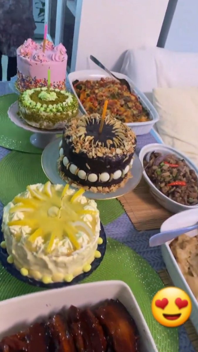 Samantha0797's tweet photo. 4 Birthday in 1! A Simple and Intimate Celebration of 4 Amazing individuals.☺️
Happiest Natal Day Mamu Lau, Tita Jo, Ate Jore and Ate Jinky!🎂🍾🥂

#FourInOne
#SaturdayNight
#ANightOfCelebration https://t.co/JhCpmvoSX4