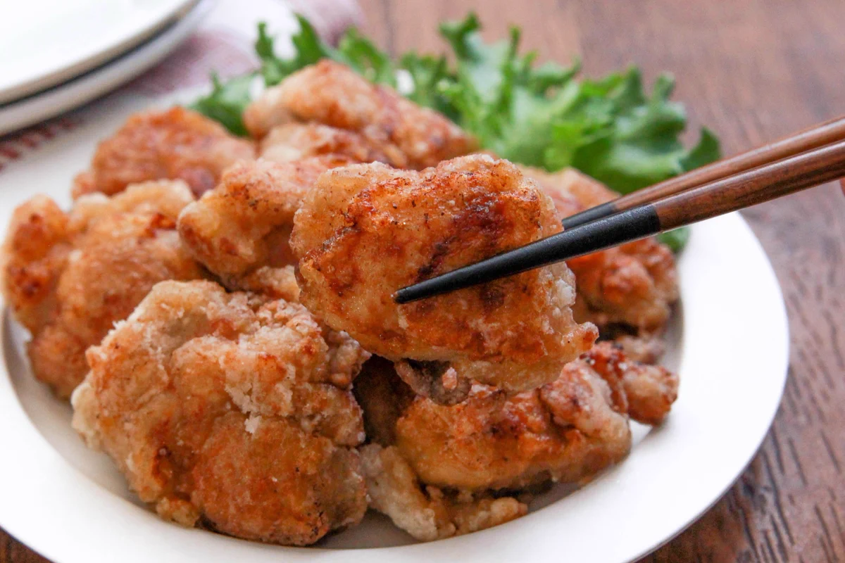 ポン酢と味噌の味付けがとっても美味しそう！少量の油で作れちゃう「唐揚げ」レシピ！