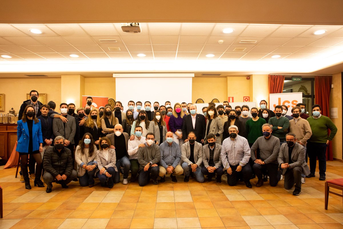 jovenesCs's tweet photo. 🍊 ¡Nuestros @JcsMadrid_ lanzan la #EscuelaLiberal2DeMayo!
📈 Desde San Lorenzo de El Escorial y con ponentes de lujo, hablamos del mundo crypto y nuevas oportunidades de emprendimiento.
#CryptoCs #BlockChainCs https://t.co/tKfkAVVNbu
