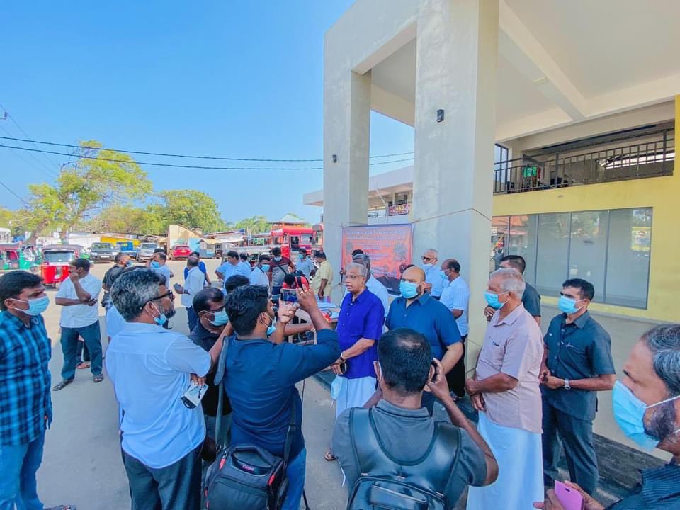 Visitharan2's tweet photo. பயங்கரவாத தடைச்சட்டத்தை நீக்ககோரி இன்றையதினம் மன்னார் மாவட்டத்தில் கையெழுத்து போராட்டம் ஆரம்பித்து வைக்கப்பட்டது.
@MASumanthiran @ShanakiyanR @TNAmediaoffice https://t.co/QT6zFww4Nk