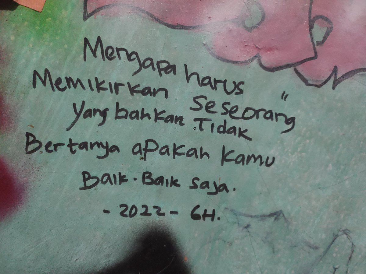 Haerlmbng's tweet photo. Contohnya tolong potoin aku tapi Poto berdua ga mau.. pan periiehhhh https://t.co/RJRIqlSLsU