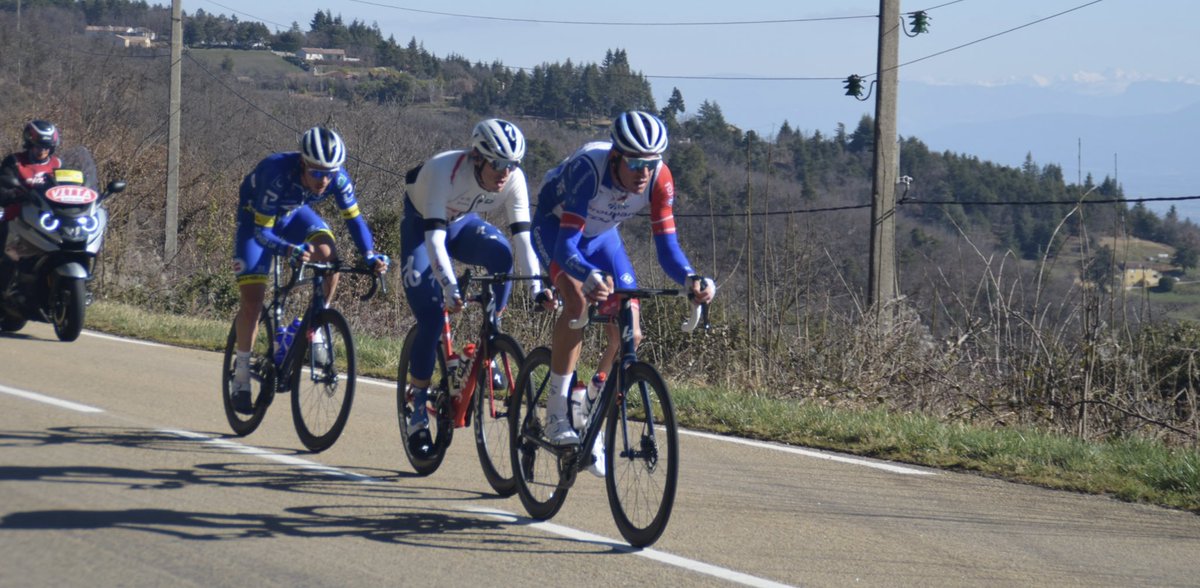 CIC U Nantes (@cicunantes) on Twitter photo 👀 <a href="/math_leturnier/">Mathias Le Turnier</a> à l’avant sur cette première étape des Boucles Drôme Ardèche avec 4’30 d’écart au kilomètre 29.
📺 N’oubliez pas la prise d’antenne à 13:30 sur <a href="/lequipe/">L'Équipe</a> 21 pour suivre la course Faun Ardèche Classic
📸: <a href="/directvelo/">DirectVelo</a> 👀 <a href="/math_leturnier/">Mathias Le Turnier</a> à l’avant sur cette première étape des Boucles Drôme Ardèche avec 4’30 d’écart au kilomètre 29.
📺 N’oubliez pas la prise d’antenne à 13:30 sur <a href="/lequipe/">L'Équipe</a> 21 pour suivre la course Faun Ardèche Classic
📸: <a href="/directvelo/">DirectVelo</a>