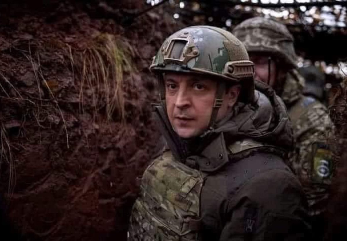 „Ich brauch keine Mitfahrgelegenheit, ich brauch Munition“
In einer Welt, in der manch Weltpolitiker:in zum Clown wird, wird ein Komiker zum Weltpolitiker.
#Selenskyj #UkraineUnderAttack #UkraineWar #UkraineKrieg