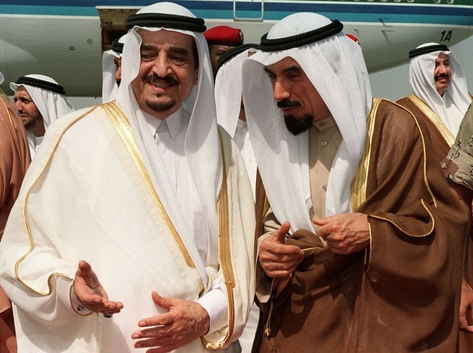 Сауд ибн фахд аль сауд. Фахд ибн Абдул-Азиз Аль Сауд. Король Фахд в Саудовской Аравии. Король Фахд Саудовская Аравия очки.