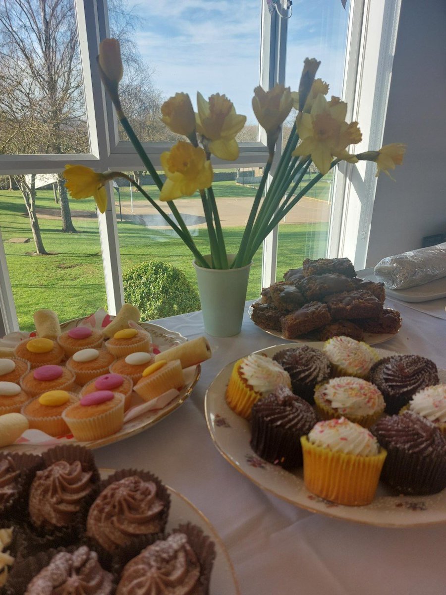 SJS_Head's tweet photo. Well done to our girls who played at home today and thank you to the PA volunteers and our catering team for a brilliant match tea! @SpedeNews @PrincipalsDesk @iapsuksport @SJSSport1 @KimboltonSport #matchtea #vintagechina #bestmatchtea https://t.co/Coms15Jexh