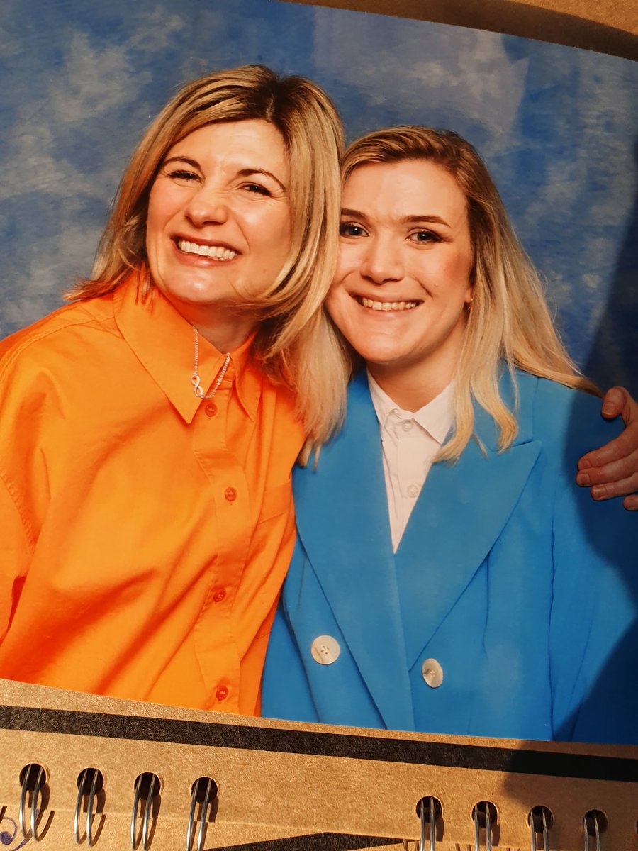 LisasCrisps's tweet photo. SHE RECOGNISED THE SUIT!!! 
I AM DECEASED!!! https://t.co/tNPXRuOdPG