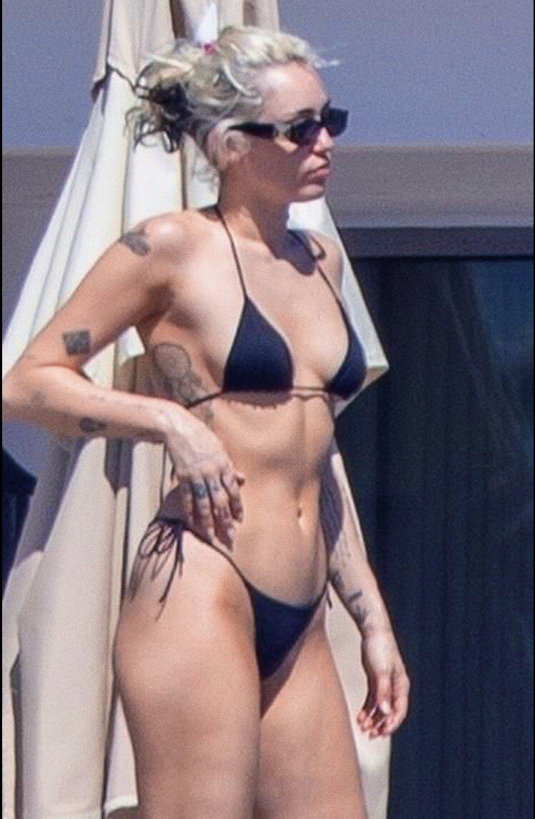 ǝɹɐs cyrus 💐 on X: "omg Miley Cyrus 😭 how she can be that gorgeous 💜  https://t.co/NFi8JPb02S" / X