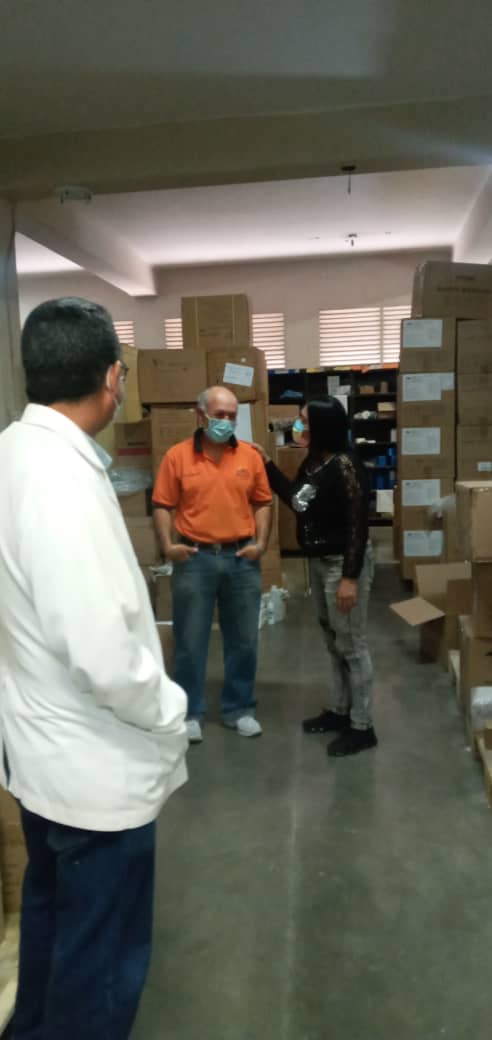 NeidaPsuv's tweet photo. Por Instrucciones del Gob. Adolfo Pereira, desde la Dirección de Atención al Ciudadano; Acompañe al Dc. José Gregorio nuevo Director del HCAMP a recorrer las instalaciones, conversar y sensibilizar a los trabajadores para la atención al ciudadano.
@AdolfoP_Oficial 
@HospitalUAMP https://t.co/eeUiAg6YEc