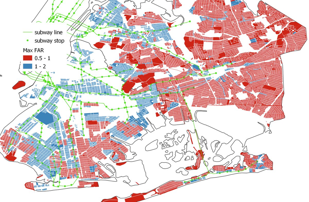 JasonBarrRU's tweet photo. Zooming in to #Brooklyn & #Queens shows that MANY lots that are zoned low density (FAR<=2) are within easy walking distance to a subway stop. A great way to increase subway ridership would be allow #transitOrientedDesign along the #subways. https://t.co/gFvA3Zvoon