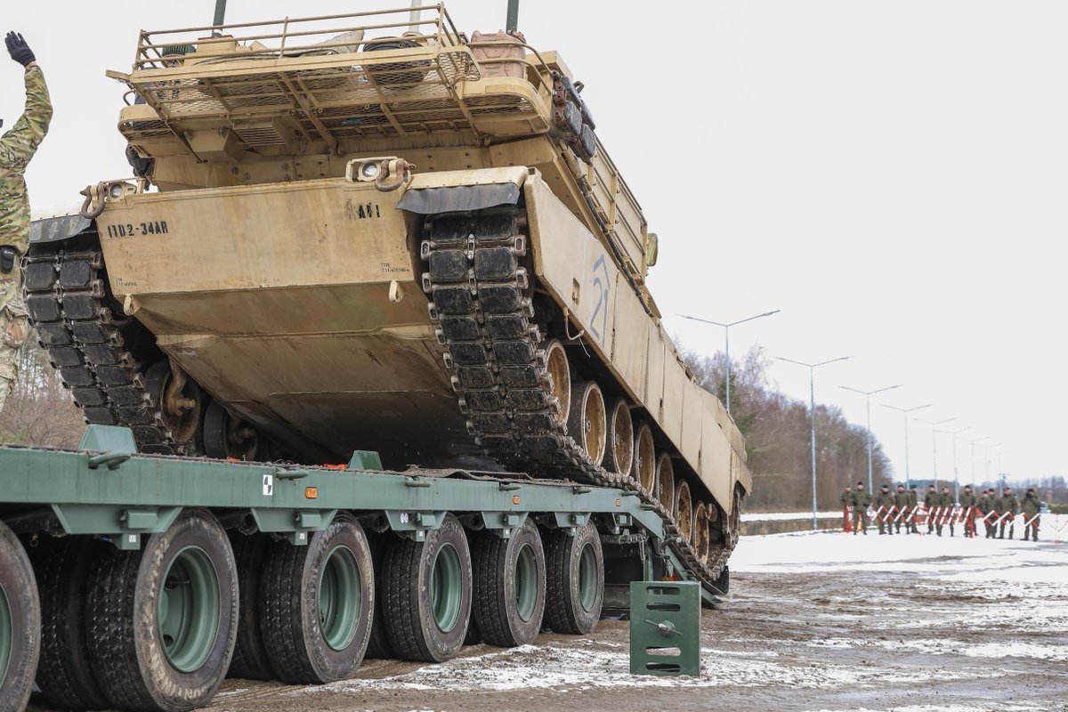 USArmyEURAF's tweet image. Recently #Soldiers with 1st ABCT, @FightingFirst, were afforded the opportunity to train alongside our #Polish #Allies conducting rail training in Poland. 

This training maintains the #readiness needed to fight &amp;amp; win against any adversary. 

#StrongerTogether #AtlanticResolve