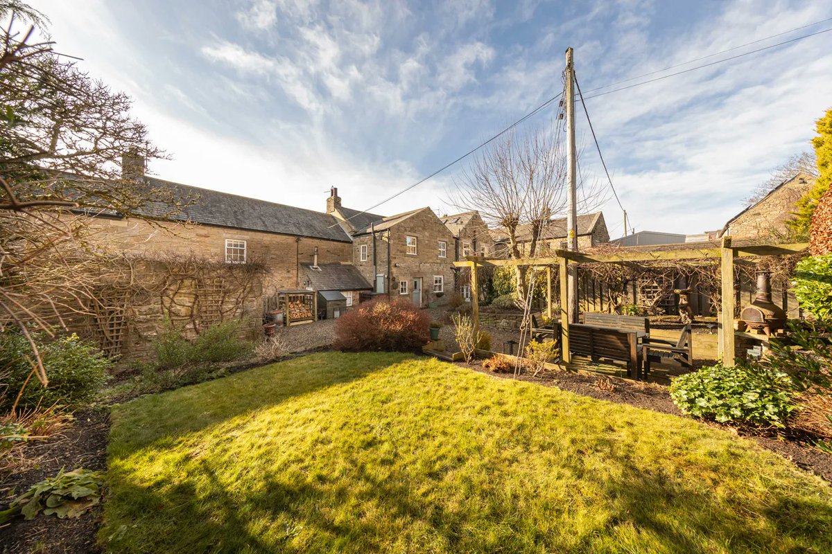 FinestProps's tweet photo. Bank Foot, Great Whittington, Northumberland
A beautifully appointed traditional cottage nestled in a picturesque Northumberland village. Find out more >> https://t.co/A0HJqbNzmX Guide Price: Offers over £395,000 https://t.co/vyZpTGe189