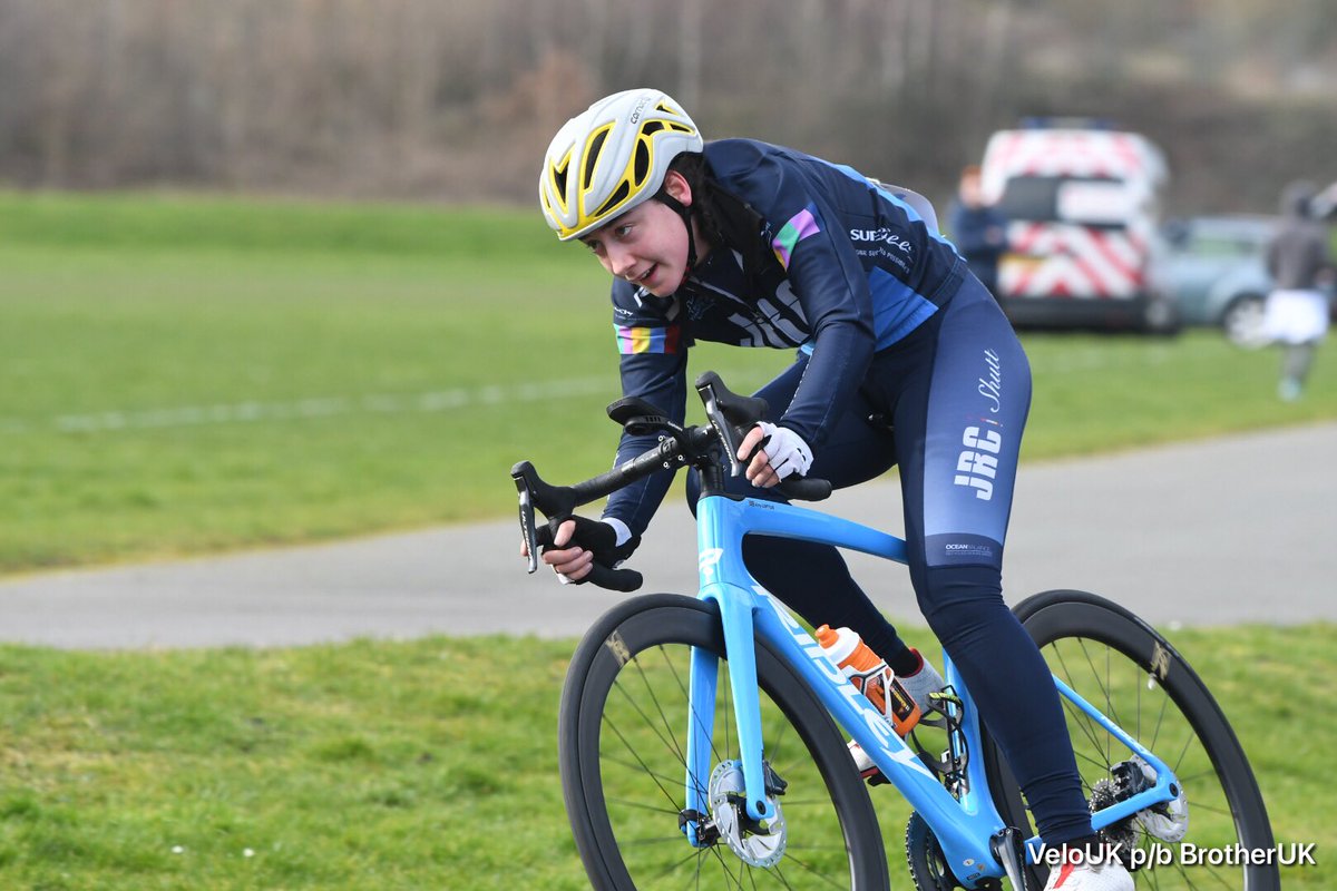 VeloUK's tweet photo. Womenโs 3/4 race T #forgevalley #sheffield 6 to go so not long https://t.co/ZadNwFKCtc