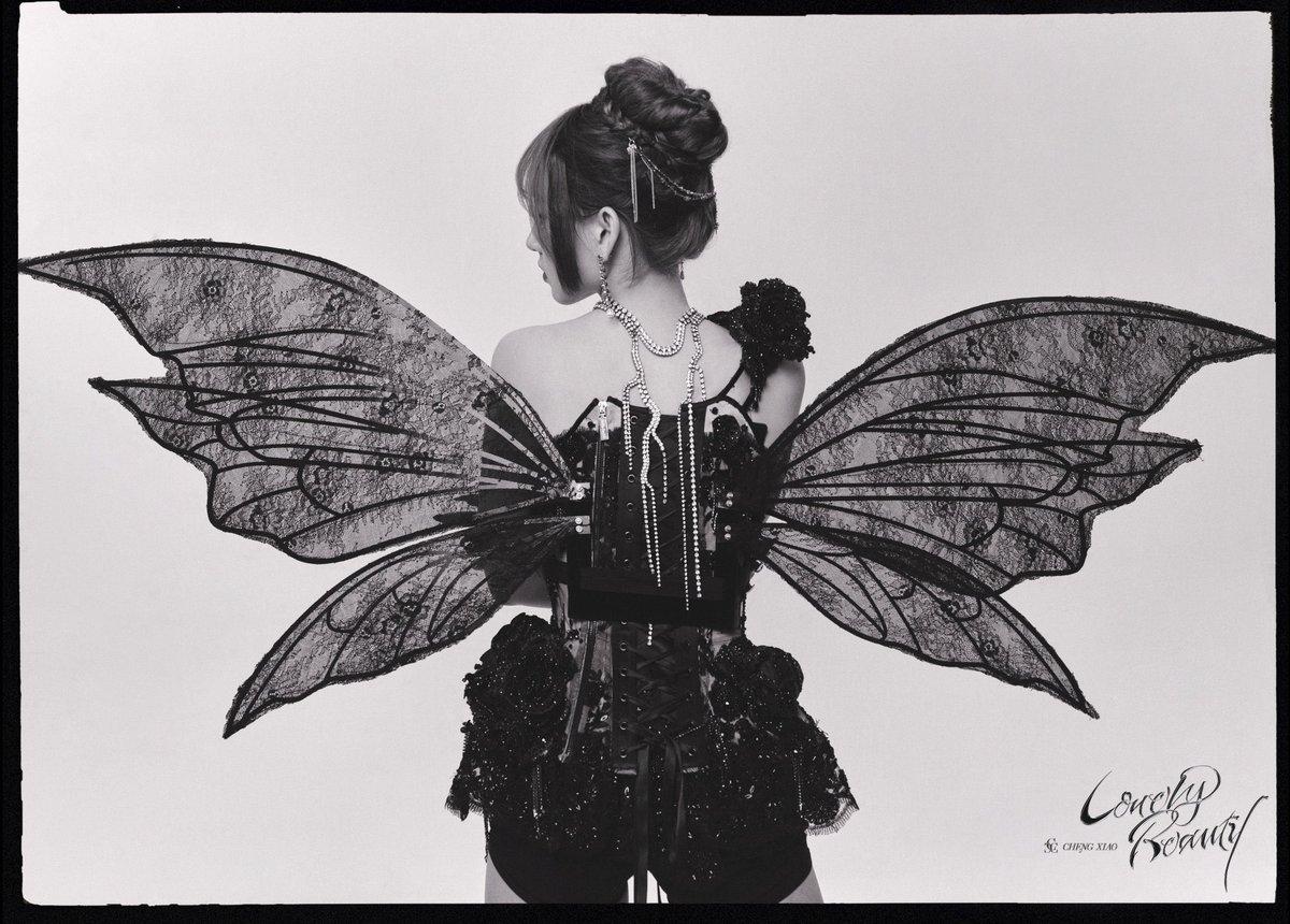 cheongxiao's tweet photo. Here to announce that my 2nd single album, “Lonely Beauty”, has been released. I wrote this song with my friend. Shout out to everyone who helped me on the making of this album, especially my best friend Yao Chi, the best photographer ever who helped me with the teaser photo 📸🔥 https://t.co/QPI67ccuJf