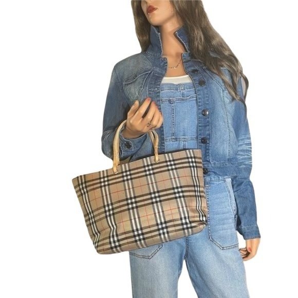 PURPLEKEYSSTYLE's tweet photo. So good I had to share! Check out all the items I'm loving on @Poshmarkapp from @KubraAlkanli #poshmark #fashion #style #shopmycloset #burberry #forever21: https://t.co/VzVXX0CIqP https://t.co/8fgXCxglQu