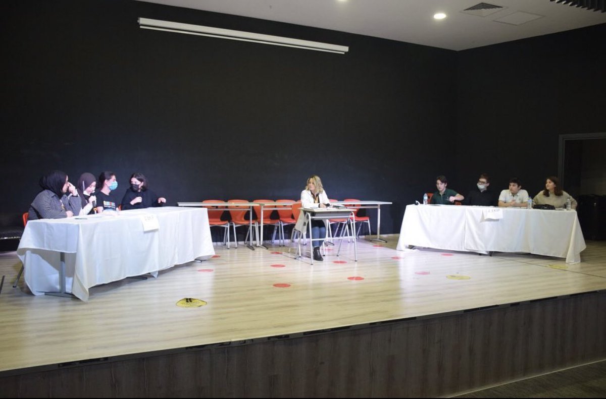 9 ve 10. Sınıf Anadolu/Fen Lisesi öğrencilerimiz arasında düzenlenen münazara yarışmalarımızda ilk etaplar yapıldı 👏🏻👏🏻 <a href="/Emrahozcan6785/">Emrah Özcan</a>