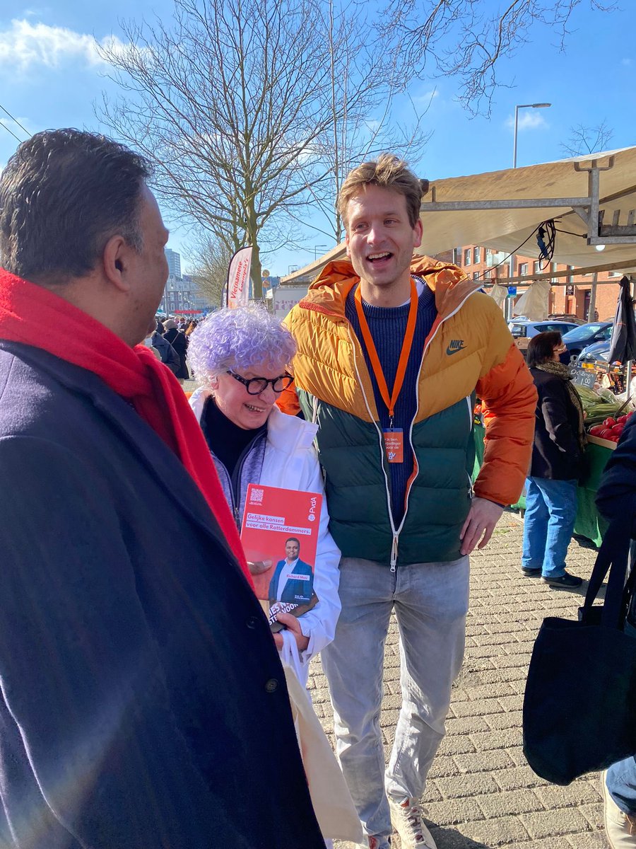 vincentkar's tweet photo. Groetjes van de #Afrikaandermarkt 🧡🌹💜 https://t.co/ipX6Br2ZeK