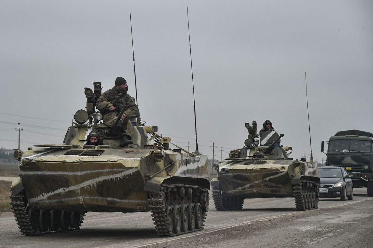 fuzzygreysocks's tweet photo. Markings on #Russian vehicles, both military and civilian, invading #Ukraine
Z - Western Military District (ZVO)
V  - Eastern Military District (VVO)
△ - Southern Military District
/  - Central Military District https://t.co/DftdTAOa0w
