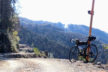 和歌山 The Road Is Not Paved 和歌山南部山中サイクリング やくものガレージ