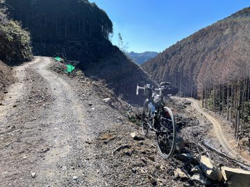 和歌山 The Road Is Not Paved 和歌山南部山中サイクリング やくものガレージ