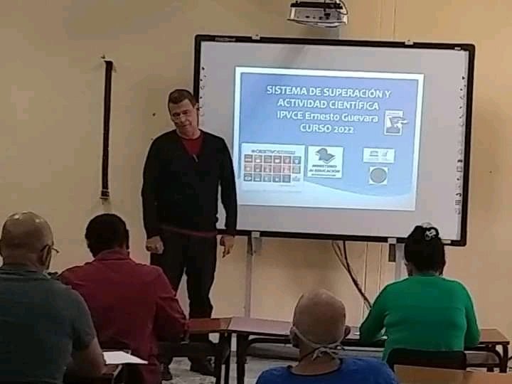 Aquí #Ahora en Ipvce Ernesto Guevara de Villa Clara  me despido de mi cargo de Subdirector y vuelvo al aula con el amor de siempre. <a href="/CubaMined/">MINED</a> <a href="/previllaclara/">Preuniversitario VC</a> <a href="/YumisleidyLina1/">Yumisleidy Linares Peralta</a> <a href="/FarinaEstevez/">Yoandry Fariña Estévez</a> <a href="/cira_pineiro/">Cira Piñeiro Alonso</a> <a href="/YoerkySanchez/">Yoerky Sánchez</a> <a href="/yudi_mercedes/">Yudi Mercedes Rodríguez Hernández</a>