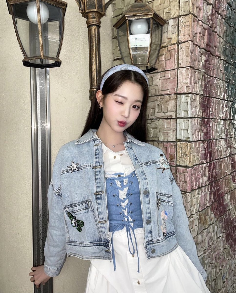 VlCKYJANG's tweet photo. ⠀

⠀⠀⠀      ⠀⠀       ⠀♥︎  

just heard that some peoples are so in love with this look, well! mee too! so here i go! i got you more picture of me with blue outfit from head to toe ✨☁️

              ⠀⠀       ⠀⠀ https://t.co/1siuSZuMGb