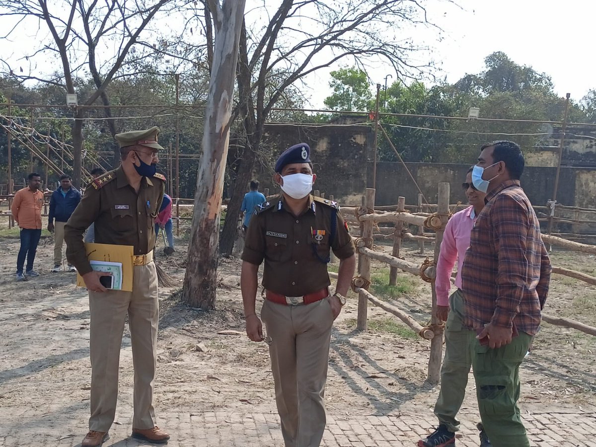 digbasti's tweet photo. आज दिनाँक.26-02-2022 को श्रीमानअपर पुलिस महानिदेशक गोरखपुर ज़ोन गोरखपुर एवं #IGRANGE BASTI द्वारा माननीय प्रधानमंत्री भारत सरकार के जनपद बस्ती में दिनांक-27-02-2022कोआगामीआगमन एवं जनसभा कार्यक्रम के अंतर्गत की जा रही तैयारियों का जायजा लिया @Uppolice @AdgGkr https://t.co/7vjingnaxQ