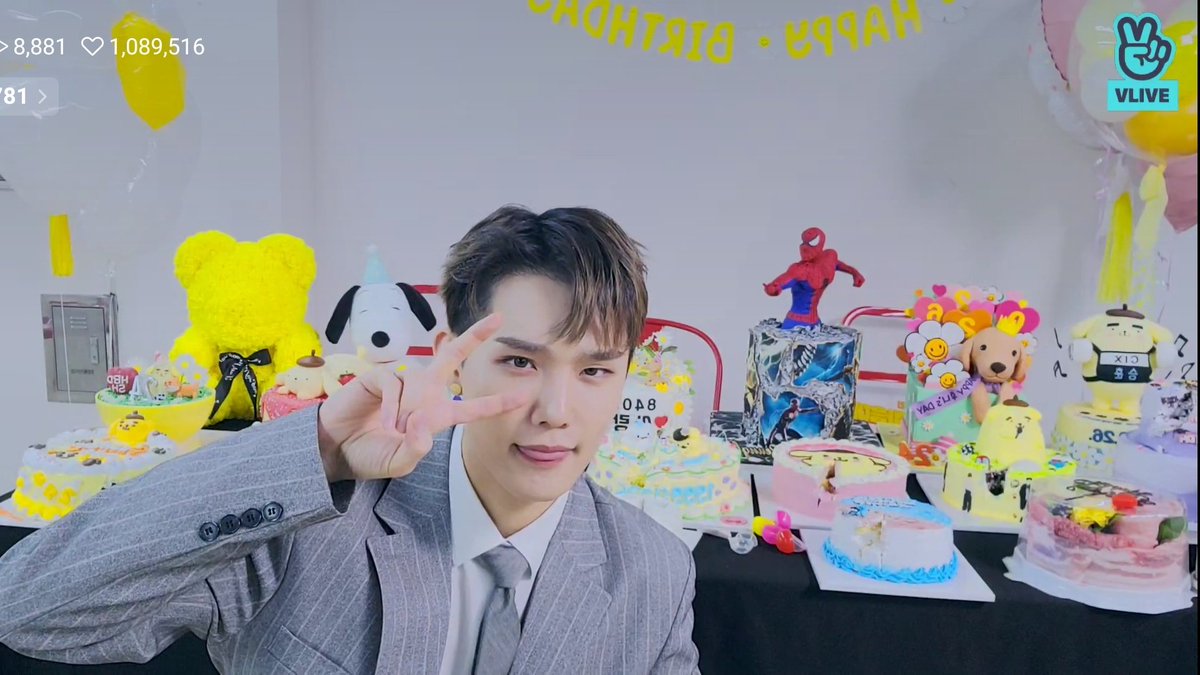 cixinity's tweet photo. pretty birthday baby boy💛 https://t.co/REslaO17ug