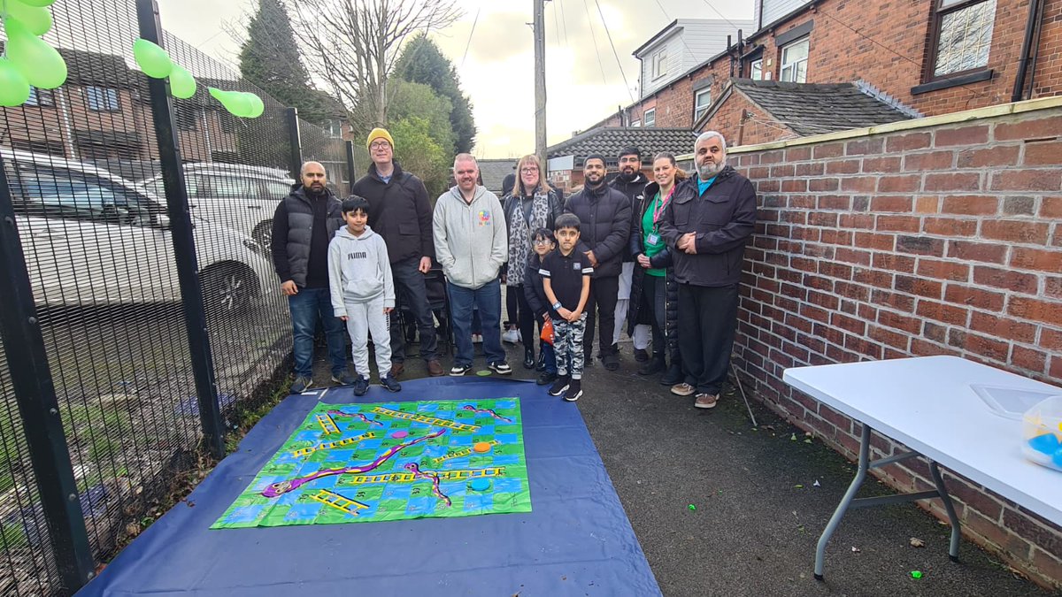 ClarksfieldCG's tweet photo. Play Street Event, games, colouring, face painting and Hot Food. Thank you to all the Residents who turned up. @matt_leach, @LocalTrust, @WeActTogether. #communityempowerment #reducingsocialisolation https://t.co/2F0vogOB89