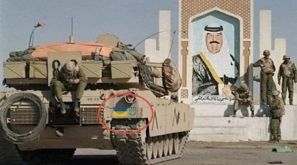 desert____lion's tweet photo. This is Ukrainian tanks in central Baghdad, Iraq, in 2003.

Ukraine sent over 5,000 troops to Iraq to support NATO unjust war in Iraq which led to the death of over a million Iraqis. https://t.co/sgtOoF04lQ