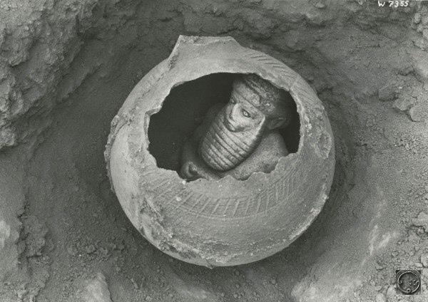 tainy_zagadk's tweet image. Тени древнего Урука 
 
Этот город находился в Месопотамии, в нижнем течении Евфрата. Он разместился на границе между степью и пустыней. Сейчас это территория Ирака. Жизнь бурлила здесь задолго до Рима и Афин, даже задолго до Вавилона. Когда сюда пришли шумеры, Урук уже был дре...