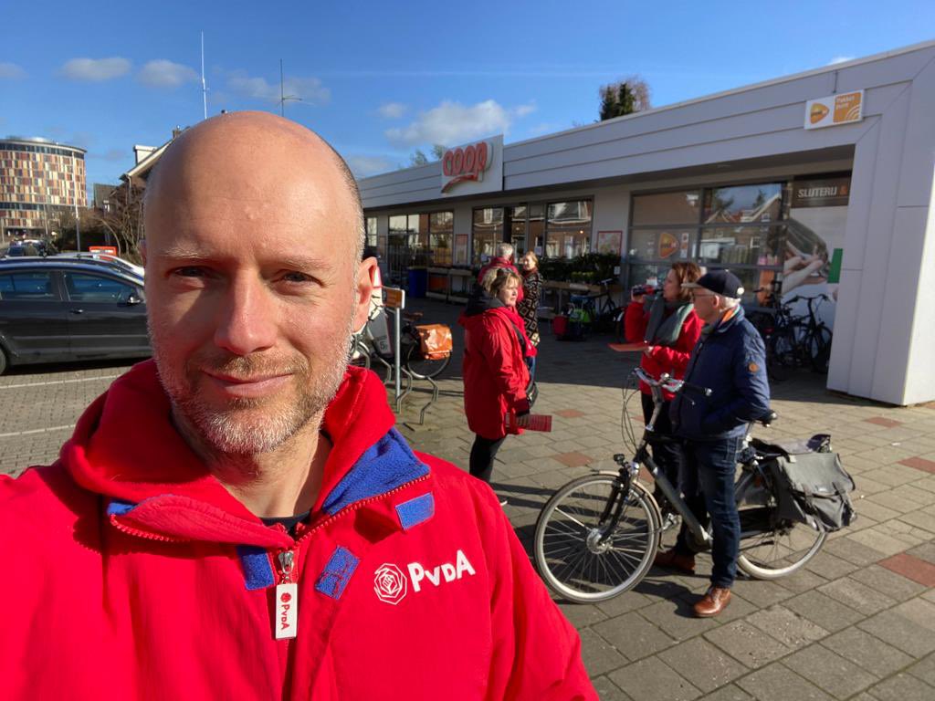 Ook <a href="/Jasper_Bloem/">Jasper Bloem</a> staat lekker in het zonnetje en gaat graag het gesprek met je aan! #wegnaarlaren #noordveen