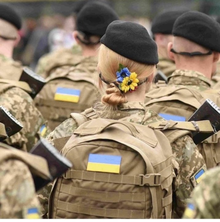 ClaudiaLuci1018's tweet photo. #Ukrania así van las valientes mujeres ucranianas a defender su país femeninas y delicadas pero aguerridas 🙌 #UcraniaRussia https://t.co/vcBIPPu1uP