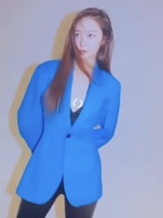 saveKRYSTAL's tweet photo. 💙 https://t.co/7TNtwpXHZ1