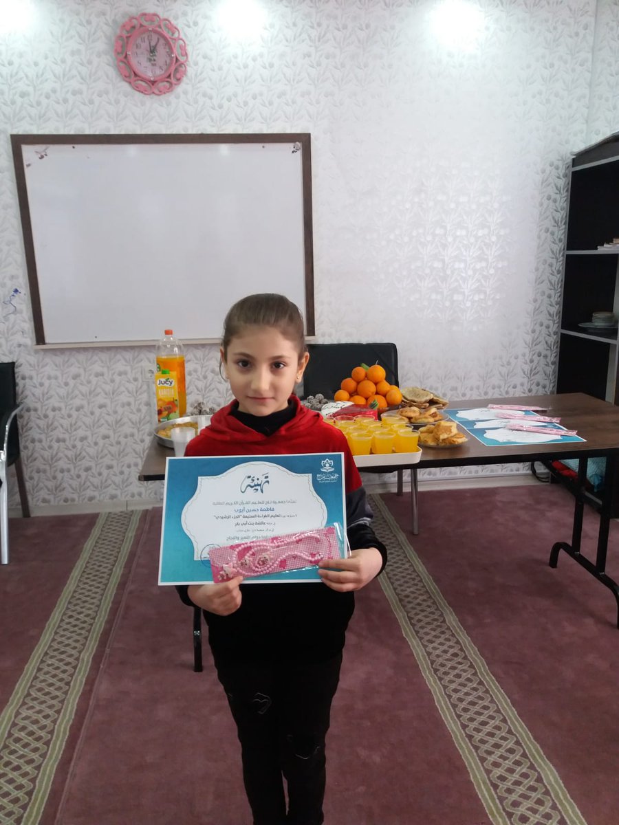 qurantaj1's tweet photo. كرمت #جمعية_تاج_لتعليم_القرآن_الكريم في مركز #غازي_عنتاب 🏅8🏅 طالبات تخرجن في حلقات القراءة العربية السليمة #الجزء_الرشيدي ، لينتقلن إلى حلقات تعليم القرآن الكريم التي تعمل على تصحيح التلاوة وتحفيظ القرآن مجوَّداً
🎉 نسأل الله أن يبارك لهن، وأن يوفقهن إلى حفظ كتابه الكريم🎉 https://t.co/2LDo3vRm5y