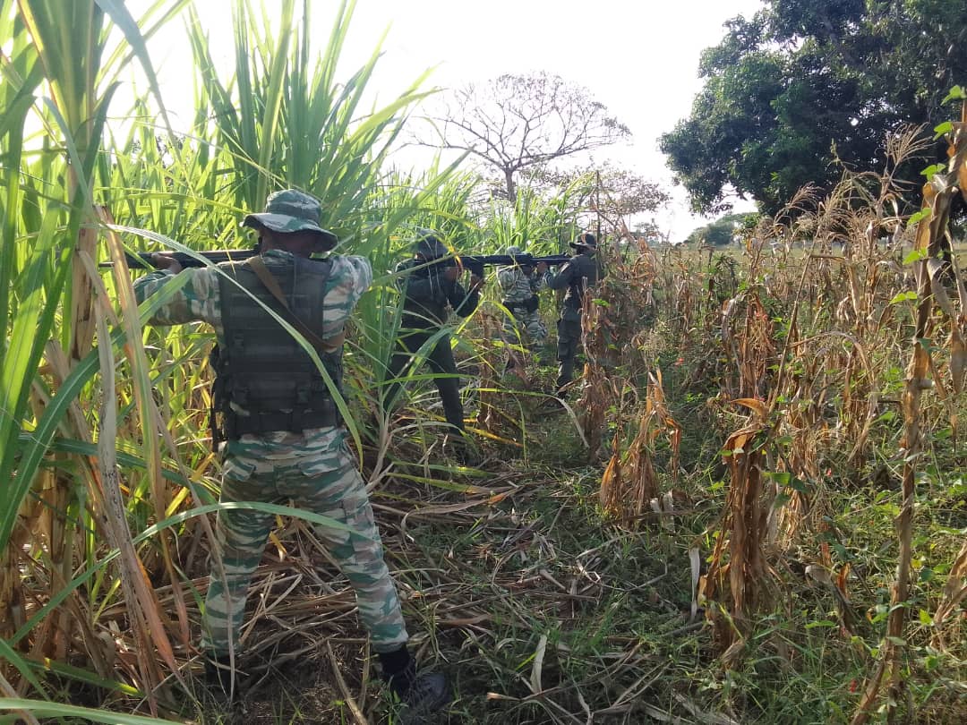 dhernandezlarez's tweet photo. La @Milicia_B1 como los grandes estrategas y combatientes! Recorriendo El Apure en un viaje, tal como lo soñó el Comandante Hugo Chávez más allá de la "Y". Todo por la defensa del pueblo y sus garantías constitucionales! Apure es nuestro! https://t.co/wuEoSFuw5Q