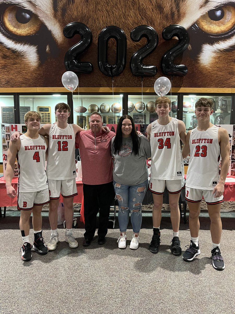 CraigHelfrich's tweet photo. Very proud of our Seniors and so blessed to have the opportunity to coach them! https://t.co/Dwz0X0pYla