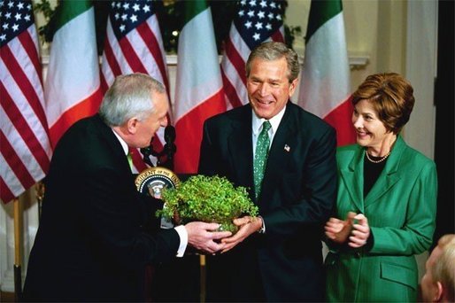 DubGael's tweet photo. @NaomiOhReally @ClareDalyMEP @lukeming @MacManusChris @wallacemick @CiaranCuffe @GraceOSllvn There's a picture of the then Taoiseach giving a present to the main mover in the destruction of Iraq, during the war. I don't recall the media labelling Bush/Blair as Hitler etc. And that's not to take away from the current Ukraine suffering. Some contrast. https://t.co/j6wntukRSF