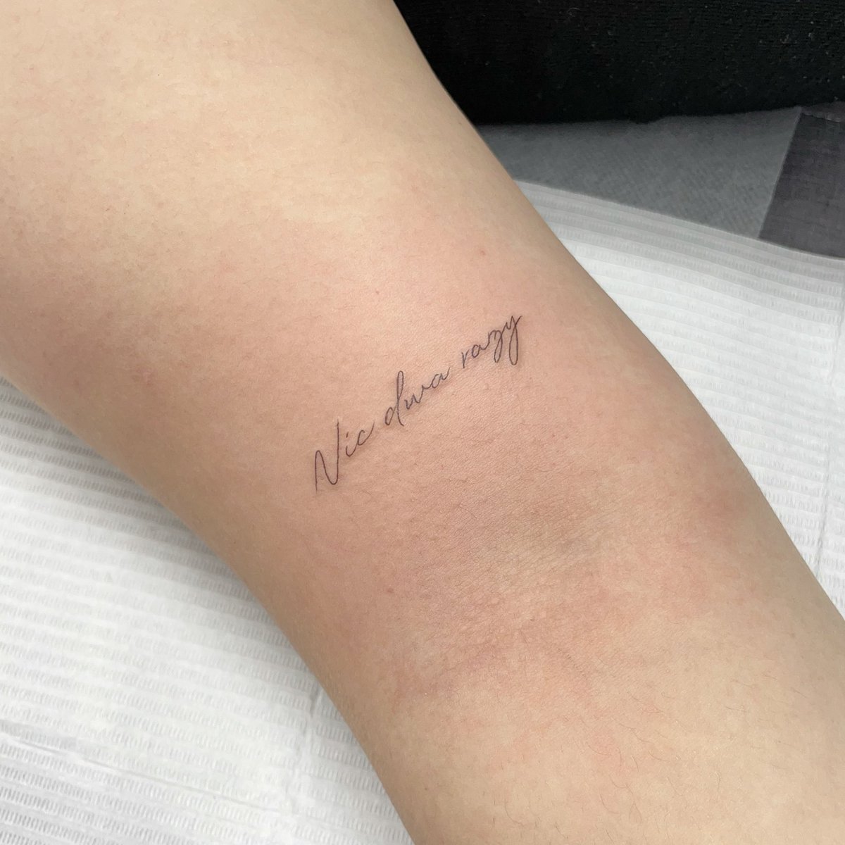 cutetattooer's tweet photo. 큐트타투 트위터 오픈 기념 RT이벤트✨

본 계정 팔로우 후 RT 해주시는 모든분께

지름 3센치 미만의 미니타투 or 레터링
50% 할인 해드리고 있어요!!😃

❤️‍🔥 ! 많은 관심 부탁드려요 ! ❤️‍🔥
✨이쁜 타투 새겨드릴게요 
인스타 : cutetattooer
#미니타투 #레터링타투 #컬러타투 #여자타투 #건대타투 https://t.co/esET477QzZ