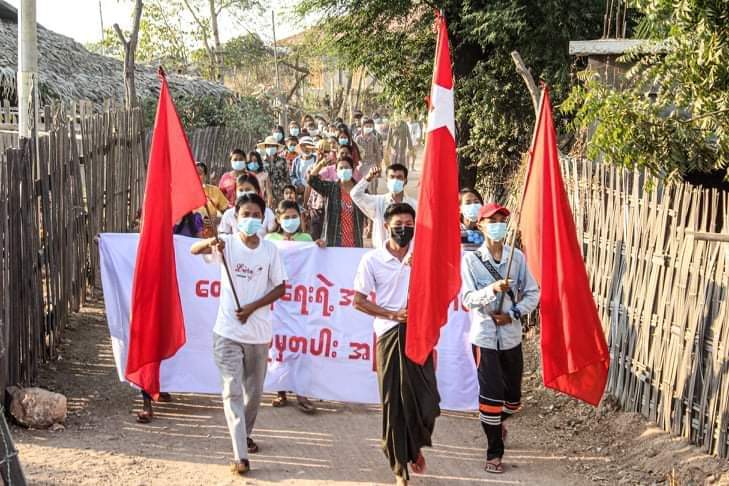 Khithitofficial's tweet photo. မုံရွာတွင် အကြမ်းဖက် ဖက်ဆစ်စစ်အာဏာရှင်ဆန့်ကျင်ရေးချီတက်ဆန္ဒပြ

ရန်ကုန်၊ ဖေဖော်ဝါရီ ၂၆

မုံရွာမြို့နယ် အနောက်မြောက်လွင်ပြင်ဒေသ ကျေးရွာတစ်ရွာတွင် ပြည်သူများက အကြမ်းဖက် ဖက်ဆစ် စစ်အာဏာရှင်ဆန့်ကျင်ရေး ချီတက်ဆန္ဒပြခြင်းကို ယနေ့ ဖေဖော်ဝါရီ ၂၆ ရက်နေ့တွင် ပြုလုပ်ခဲ့ကြသည်။ https://t.co/DlfwadA6le