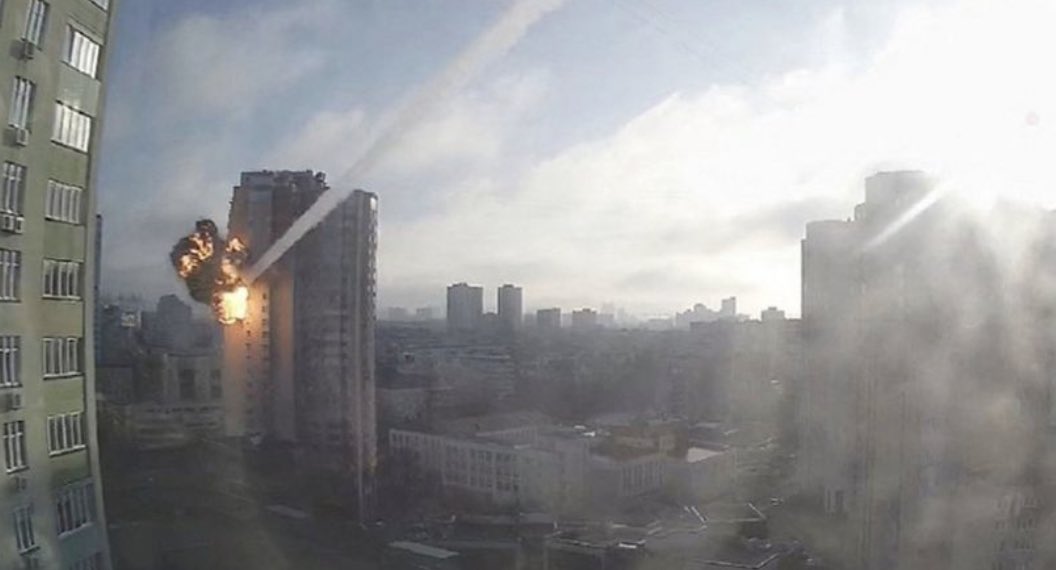 Kyiv, Ukraine. A residential tower block hit by a Russian missile. If we tolerate this, then another of our neighbours will be next. Please share this Tweet. #StandWithUkriane