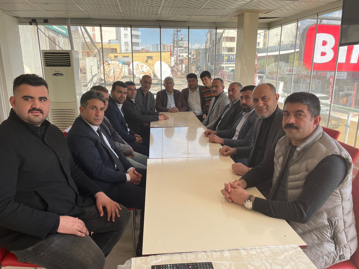 gelecek63's tweet photo. İl Başkanımız Abdullah Yeşil
ve Yönetim Kurulu Üyelerimiz Hilvan İlçe Başkanlığını ziyaret ettiler. @Ahmet_Davutoglu @SelimTemurci @selcukozdag @mnedimyamali @torunkani @serkanozcan1 @mustafamente https://t.co/NedBrBCjkB